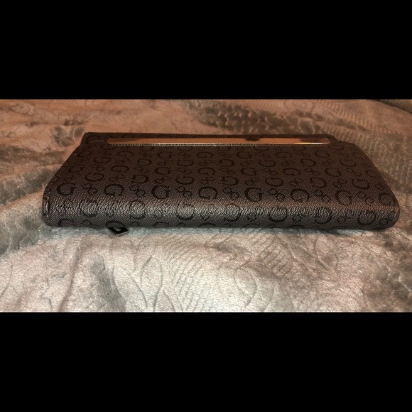 Guess Clutch Wallet - Picture 11 of 13